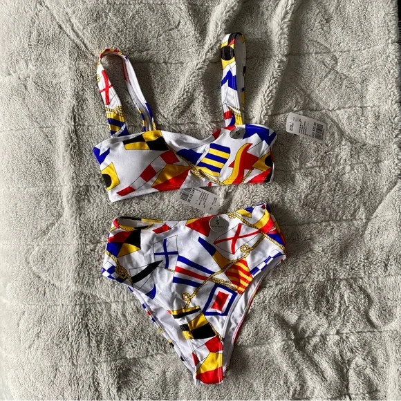 Bikini - Picture 2 of 2